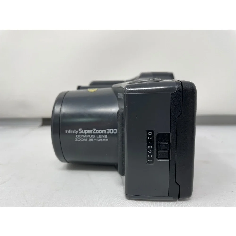 Olympus Infinity SuperZoom 300 35mm Film Camera w/‎ Case & Instructions